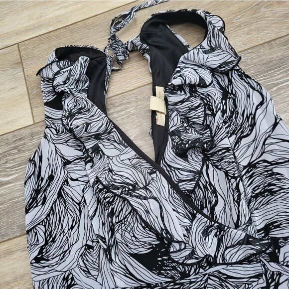 Jonathan Martin chic Black/White Floral Print Dress v neckline and back, size 8 - Picture 12 of 12